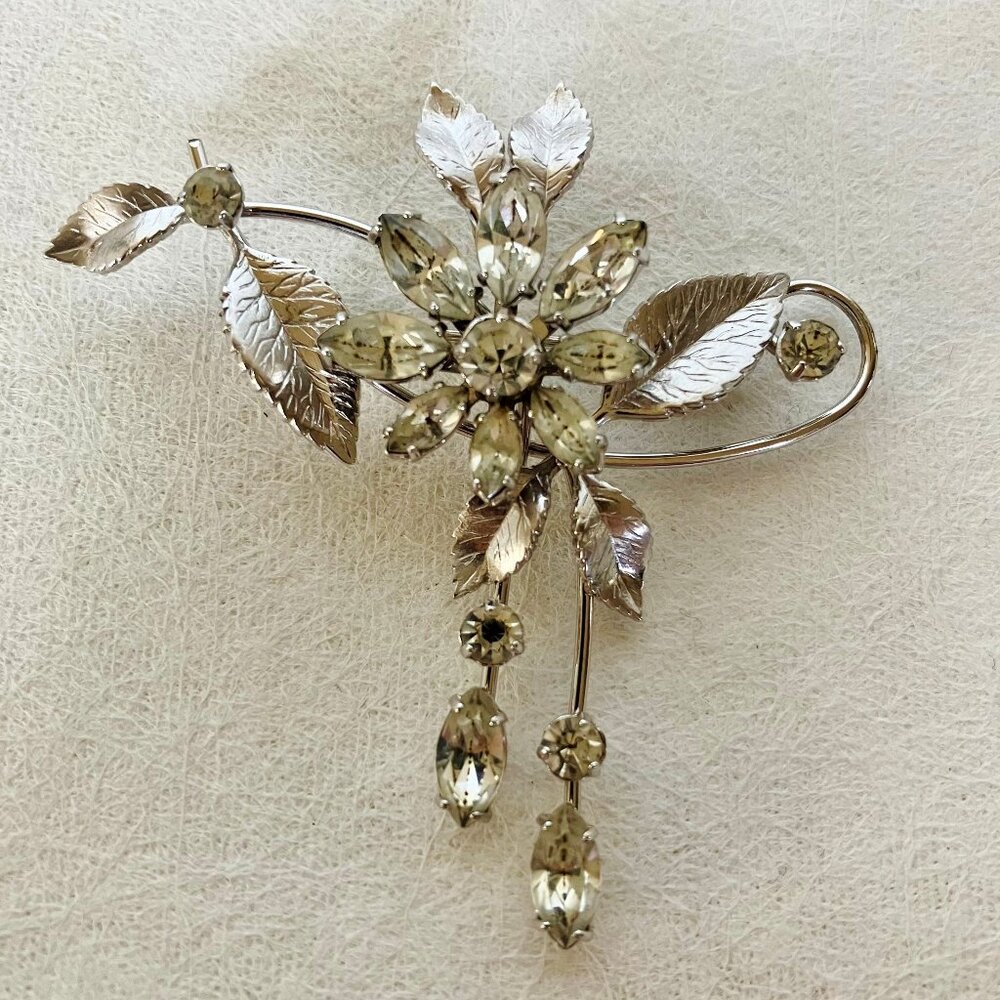 Krementz Floral Pin Brooch Clear Rhinestones Silver Tone Metal Pendant Vintage